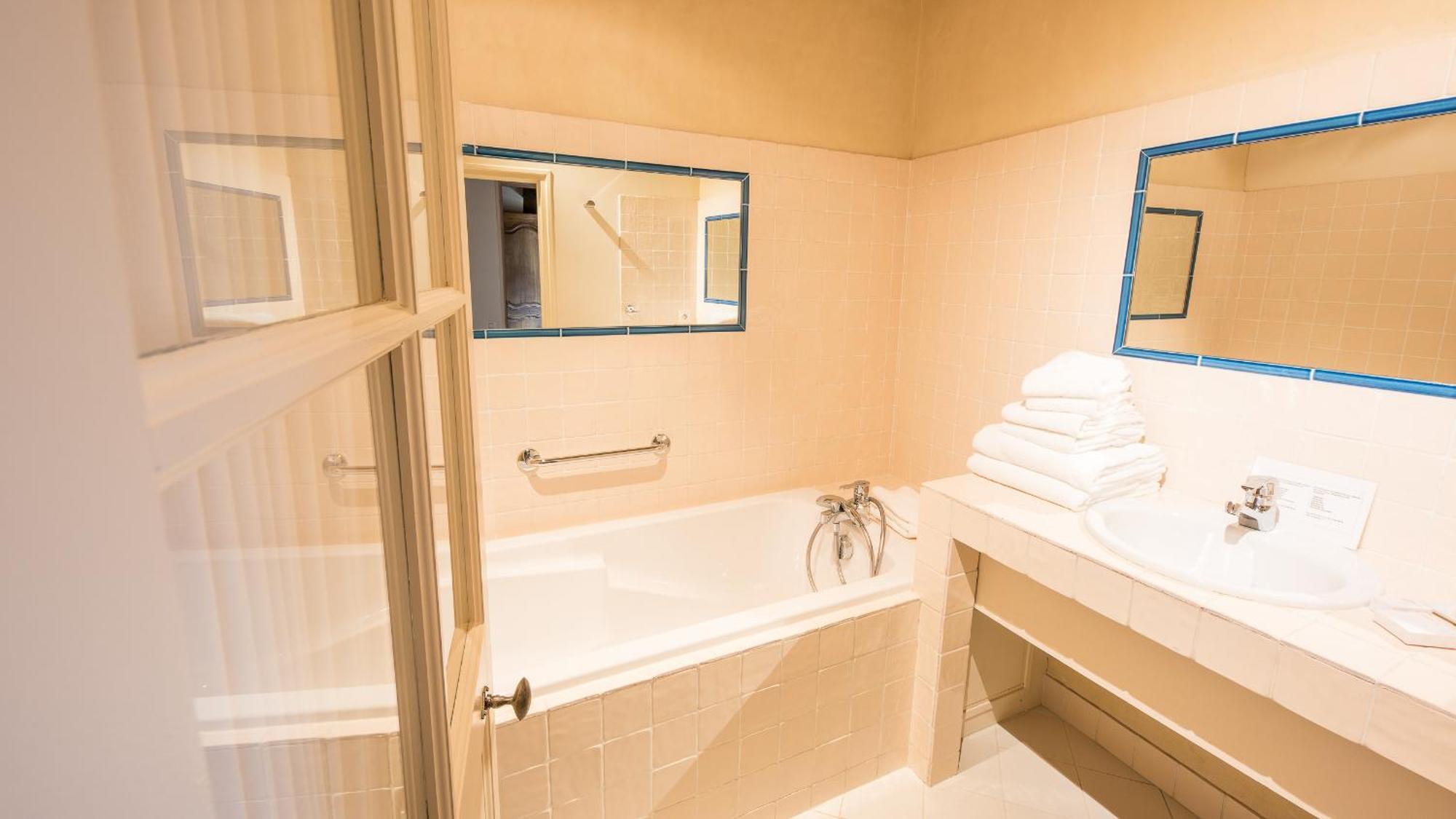 Le Champ Des Oiseaux Hotel & Spa Troyes Exterior photo